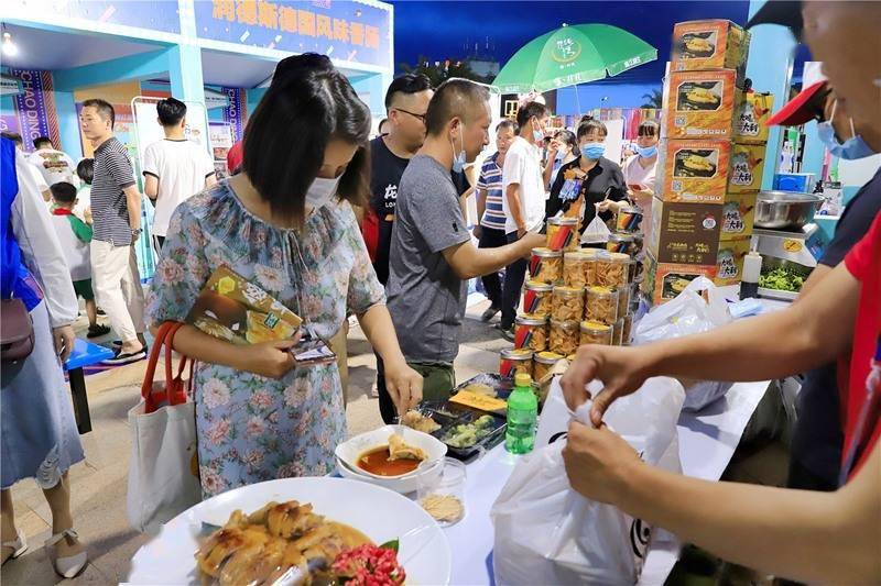 今晚6点半快到潮定安美食夜市开街