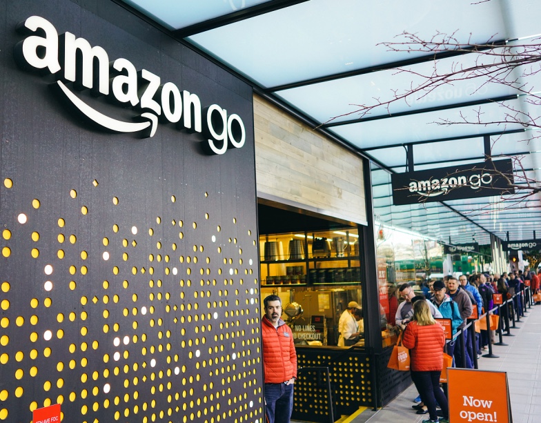 从湖南到深圳,走出舒适圈,77年前他是如何做到的?(图2) 跨界电商:_跨界电商的英文名称_跨界电商三流