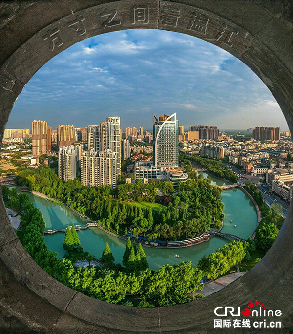 女明星：_国内明星健身图片女_明星短发发型图片女