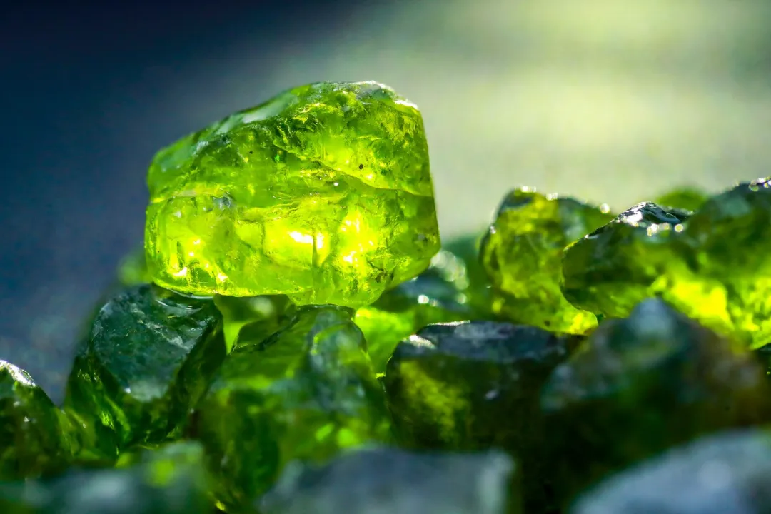 #琪尔和帕帕拉恰,同人图做封面了……(图3) 宝石gem_宝石:_宝石偏光镜在宝石鉴定中的作用