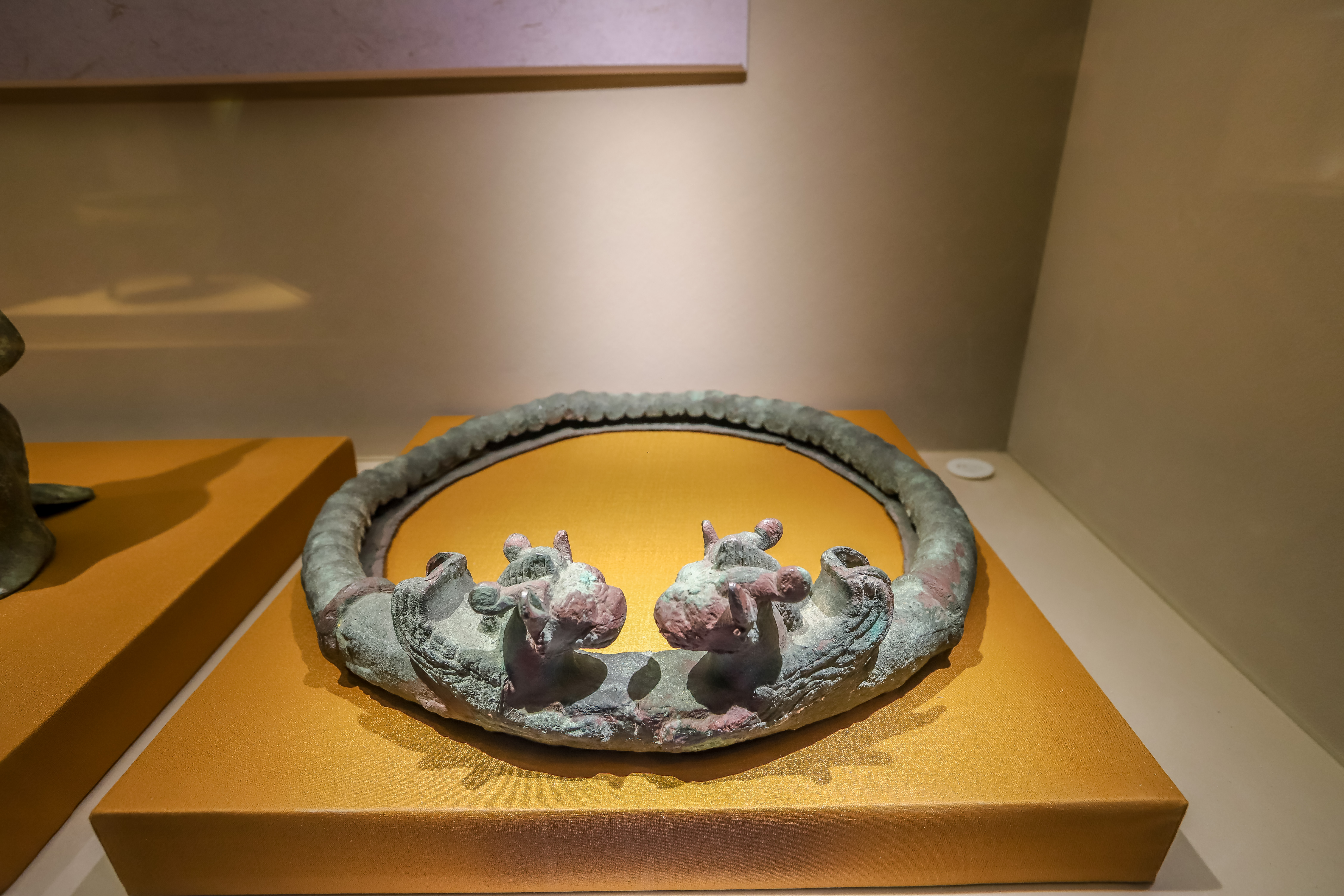 万里同风——新疆文物精品展:丝绸之路上的惊艳时光(图2) 服装_服装崩坏_服装