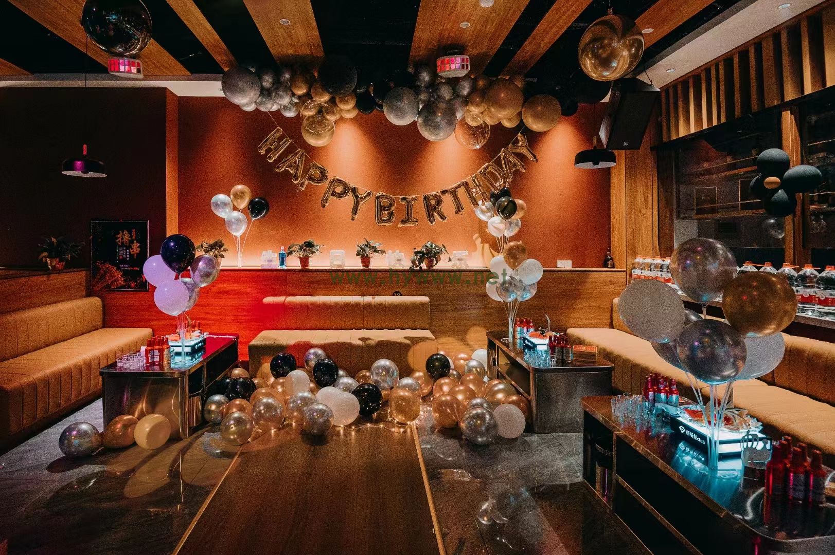 湖南邵阳夜场夜总会招聘！长期招人模特佳丽报销路提供住宿，待遇好